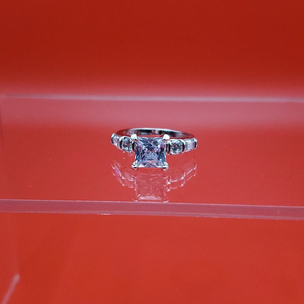 Size 6 925 Sterling Silver Unique Cubic Zirconia Clear Gemstone Ring